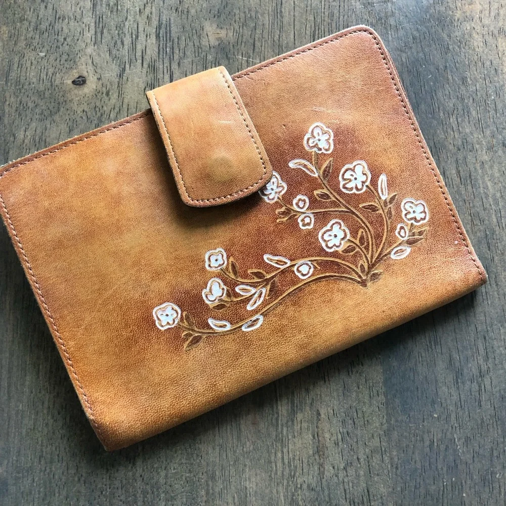 Leather Floral pattern Wallet - Picture 1 of 9
